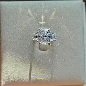 Solid 18k gold 5.4TCW center 4.01ct lab radiant diamond ring